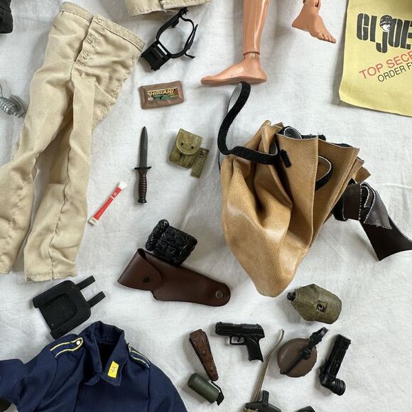 Vtg 90s 12" GI Joe Lot Military Action Figures Accessories Weapons Uniforms Etc. - Picture 4 of 16